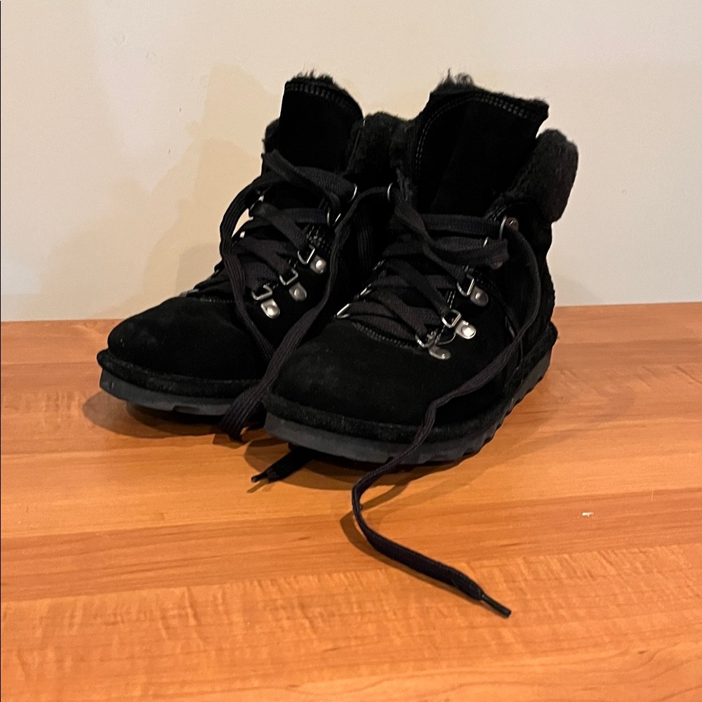 Bearpaw Women’s winter boots size 11 M